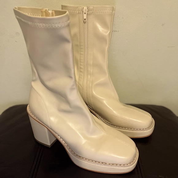 Beige boots - Picture 1 of 4